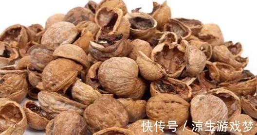 3种垃圾扔花盆,疏松透气,营养高,再也不用担心土壤板结了