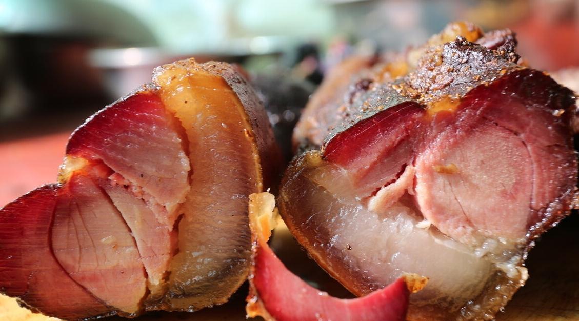 腌腊肉时,牢记这个加盐比例!腊肉做好金黄透亮,好吃不长霉!