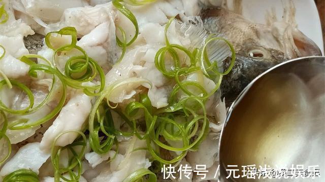 鲈鱼|鲈鱼这样做太好吃了,肉香嫩滑,吃了几十年都没吃够,太解馋了