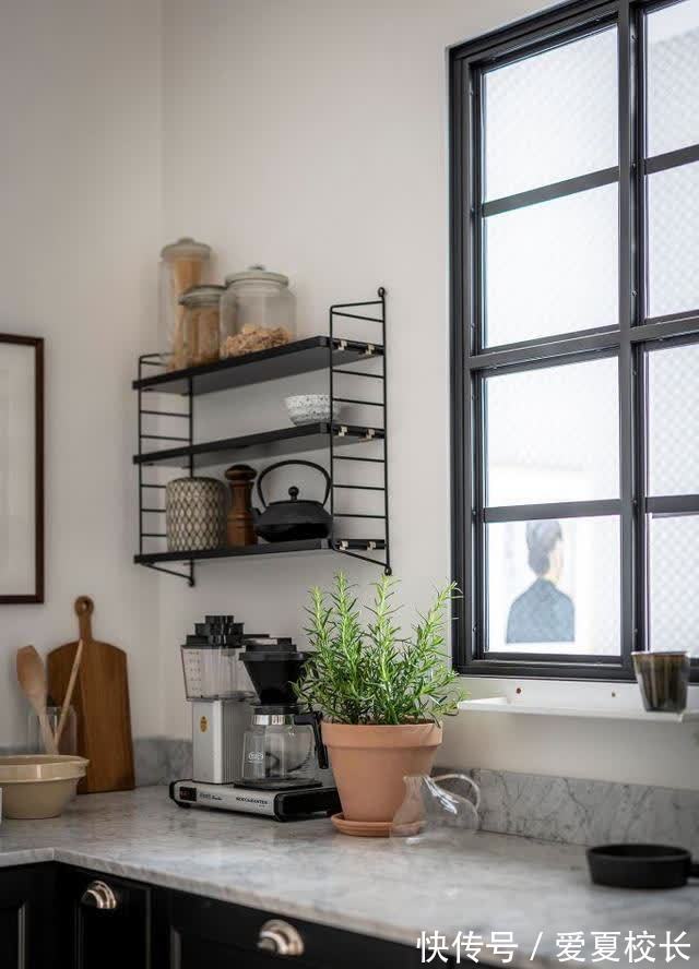 阳台|北京38岁小姐姐的独居生活,34小屋,床直接设计在阳台了