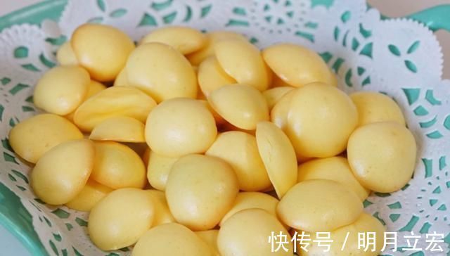 蛋黄饼干|鸡蛋别再炒着吃了，学会新吃法，做成小零食，香甜酥脆，家人爱吃