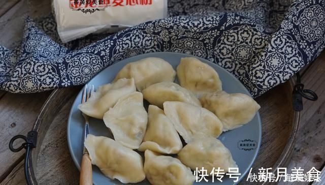 第一次用它来包饺子,超乎想象的好吃,皮薄大馅,个顶个的鲜