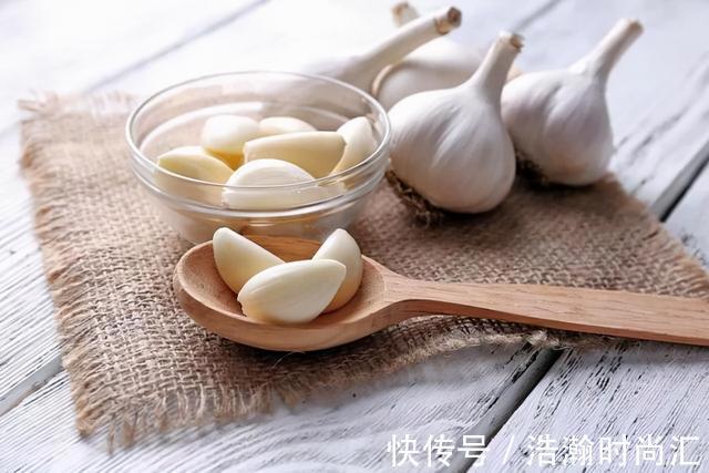 大蒜切两片，在眉毛上擦几下会如何呢？不妨一起来了解下