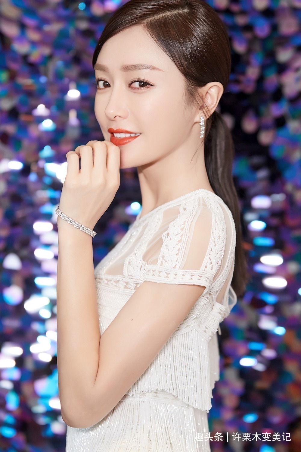 手镯 女人适合戴“手镯”还是“手表”三个理由告诉你,戴错很尴尬