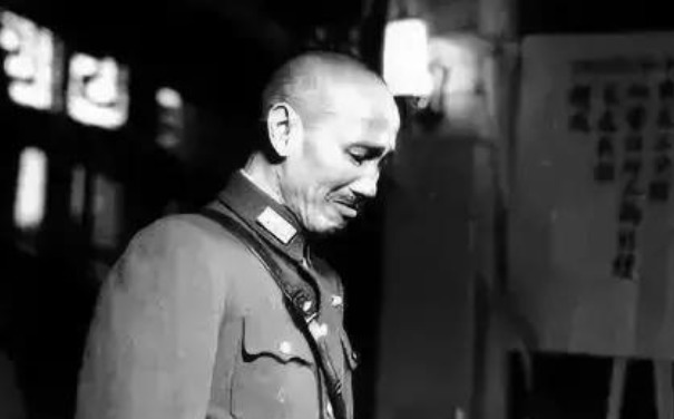 忍不住|蒋介石孙子回大陆祭祖,买门票进场,看见蒋家祖宅后,忍不住失声痛哭