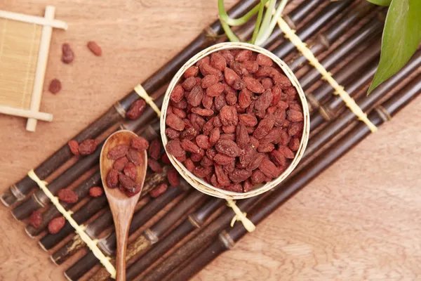 银耳|枸杞泡水不放它，养生效果全白搭！养肝润肺是一绝，这个季节绝不能错过