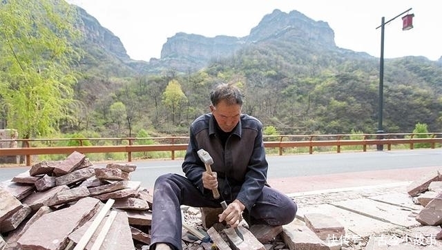 河南林州人开发旅游建民宿，山西穽底村20多位石匠师傅来帮忙