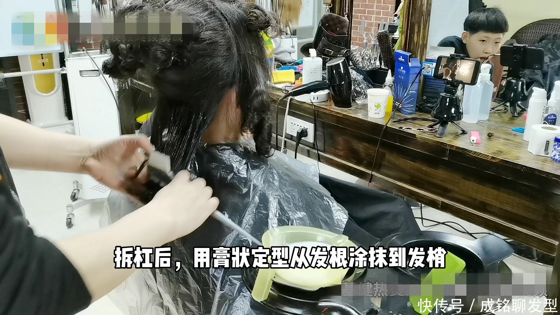 50岁女士自来卷沙发发量多，头发抛光+抱团卷，柔软减龄又时髦