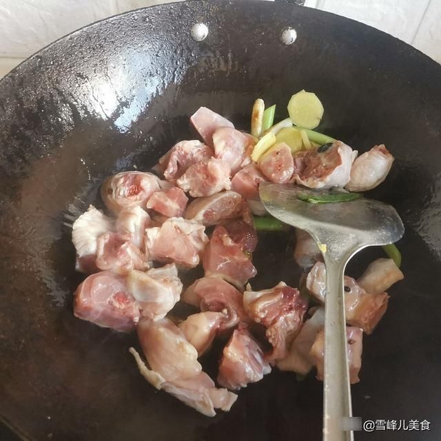 秋冬交替多吃它，炖一锅热乎乎滋补又营养，我家三天两头吃，真鲜