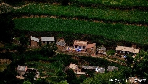 云顶山|烂泥沟，云顶山，步行栈道上的蓝天白云