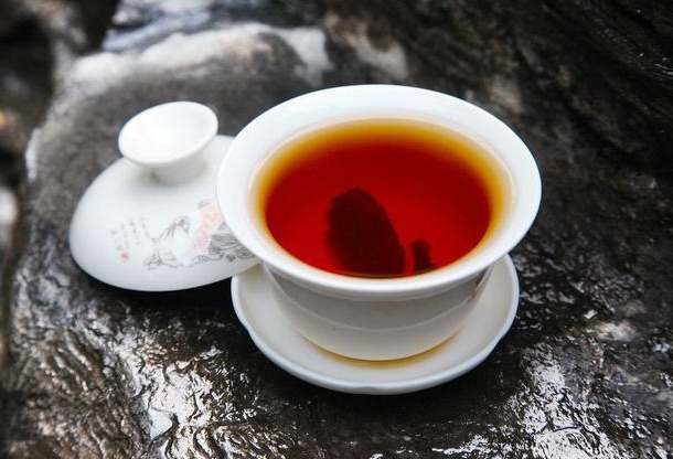 苦瓜泡水|血糖高的人,少吃3种食物!控制好血糖,谨记喝3水,动3处