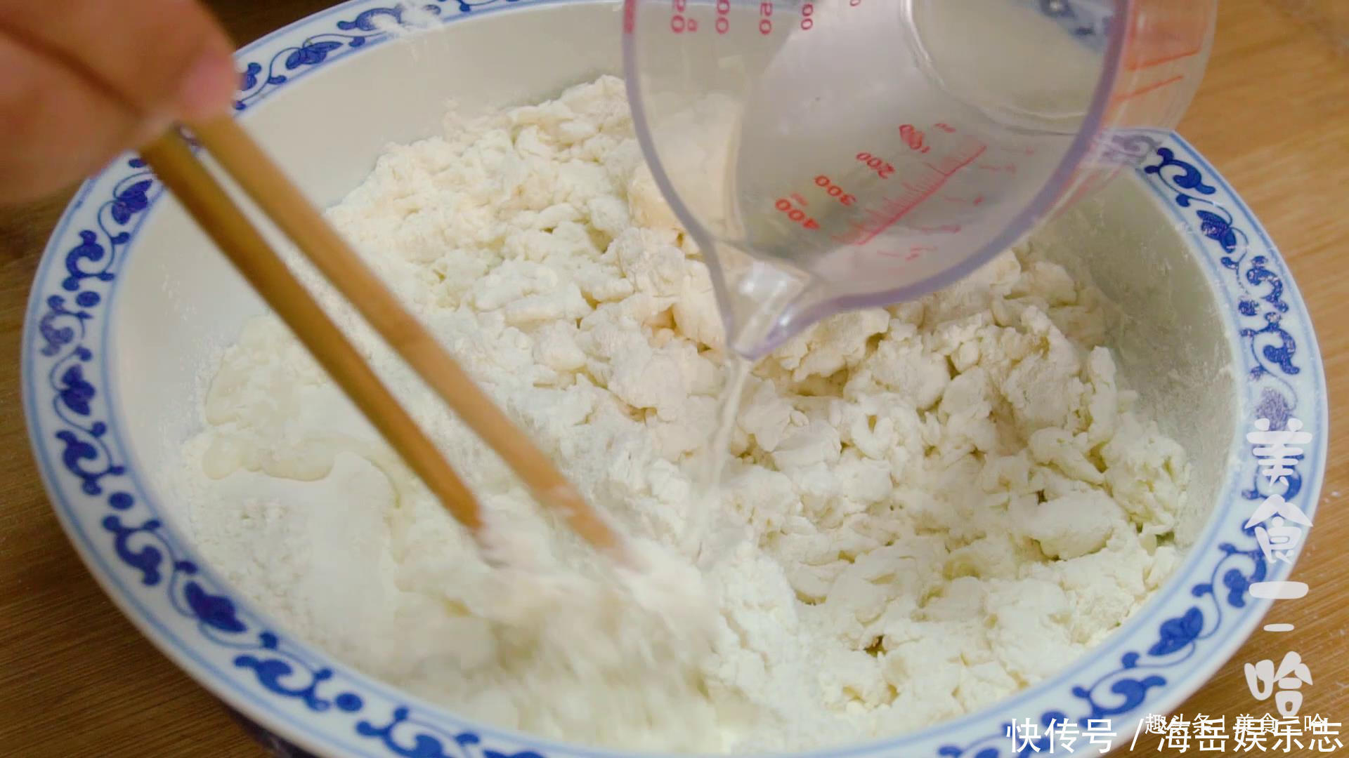  保鲜膜|鸡蛋灌饼最简单做法，到锅个个鼓大泡，1张饼1个蛋，烙出来真香