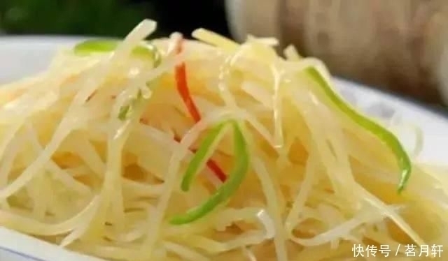 色香味|炒土豆丝时不要直接焯水,多做“这一步”土豆丝又亮又脆还入味