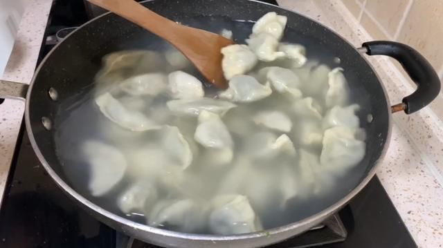 搅拌均匀|三伏天，用它包饺子，鲜嫩多汁，清热下火，比韭菜馅还好吃