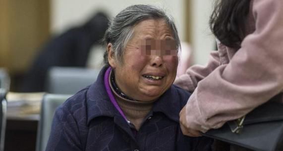 小张刚|'我是姐姐不是妈',女儿拒绝抚养亲弟弟,遭父母告上法庭