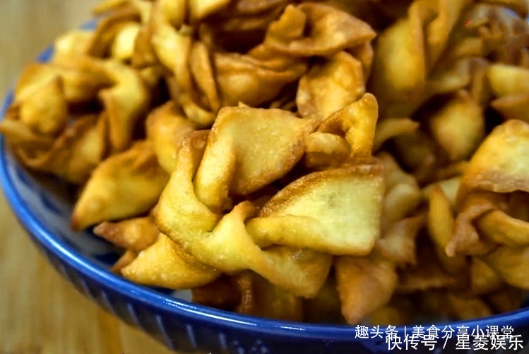 孩子爱吃此面食,方法简单味道好,一出锅满屋飘香,两盘不够吃