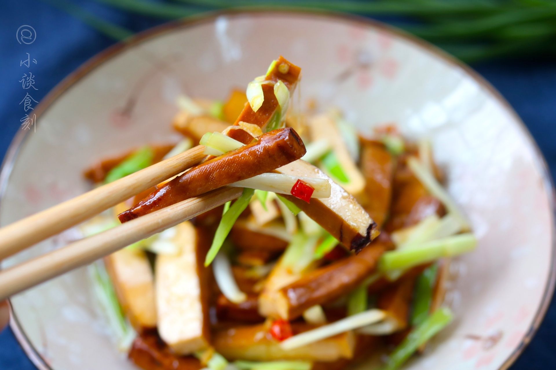 食材|香干要咋做才香软滑嫩？原来搭配食材有讲究，出锅后比吃肉还香