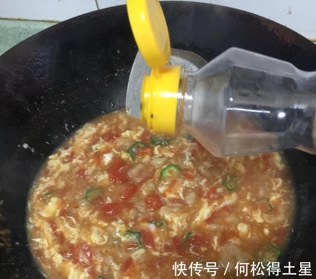 秋葵|酸爽可口的西红柿疙瘩汤在家做,口感筋道,营养丰富还好吃!