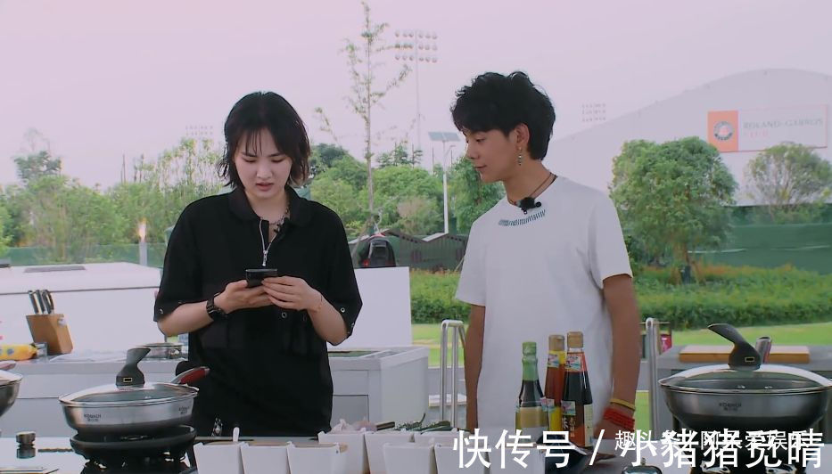 黄晓明|中餐厅每人一道拿手菜 都夸对方做的好吃 她的菜却剩了一大半!