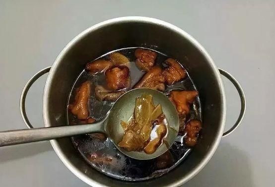 猪蹄这样做，越焖越香，软烂入味，好吃到汁都不剩~
