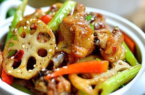 换着花样做下饭菜，开胃解馋，营养又健康，家人吃得舒心又满意！