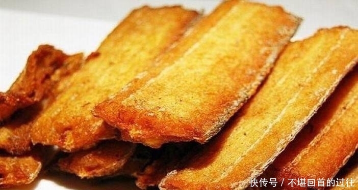 老厨师:炸带鱼别直接下油锅!多加“2步”,带鱼香酥软嫩