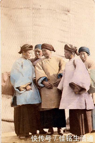 清朝|清朝罕见彩照： 看完图5终于知道为什么僵尸片都穿着官服了!