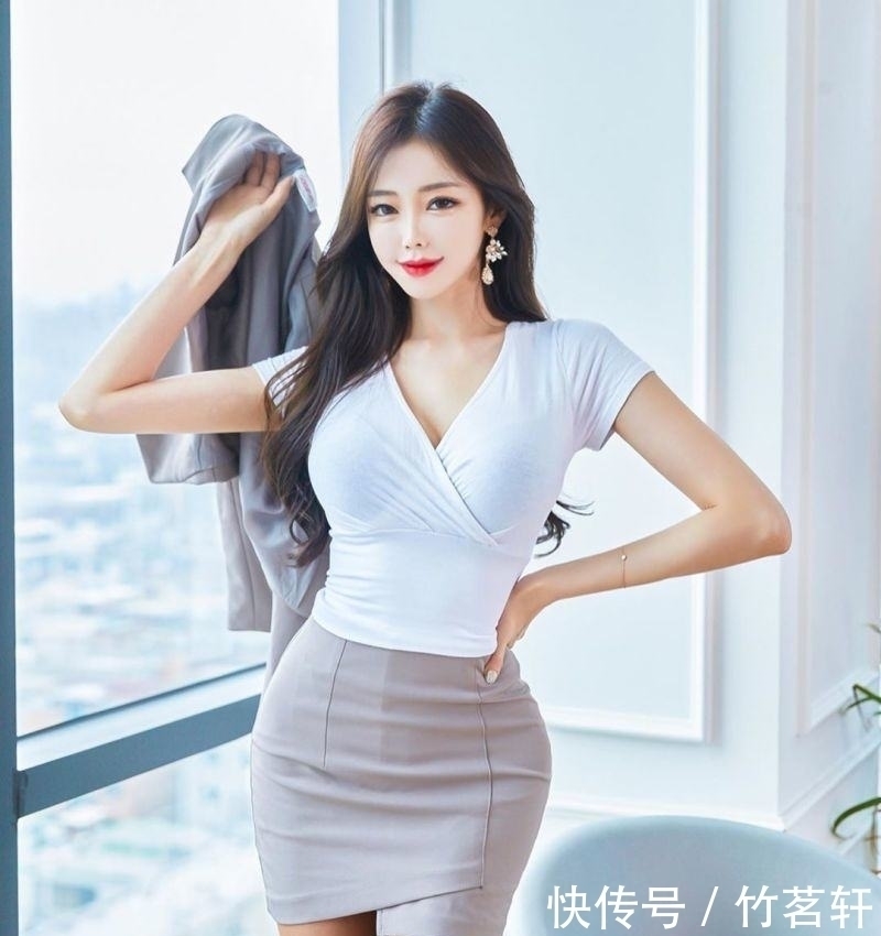 心动女生系列32经典职业装时尚优雅,浅色系的搭配,尽显成熟干练