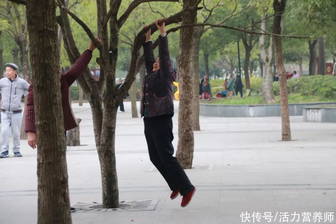 营养师|年龄达到70岁以上的人,依然想要健康长寿,需要避开三大误区