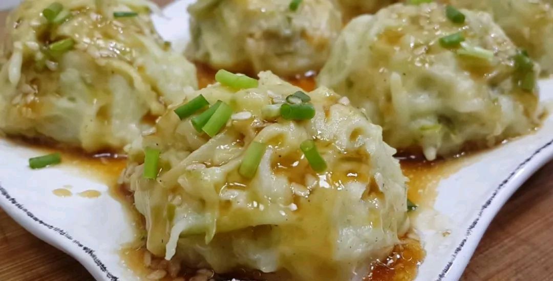  到吃萝卜的时候，我教你怎么做萝卜肉丸它们味道鲜美，但不油炸你吃得越多，它们就越香