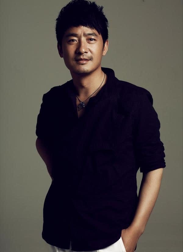 班主任 寒门贵子郭晓冬的成名史,以及他悲情的婚恋观