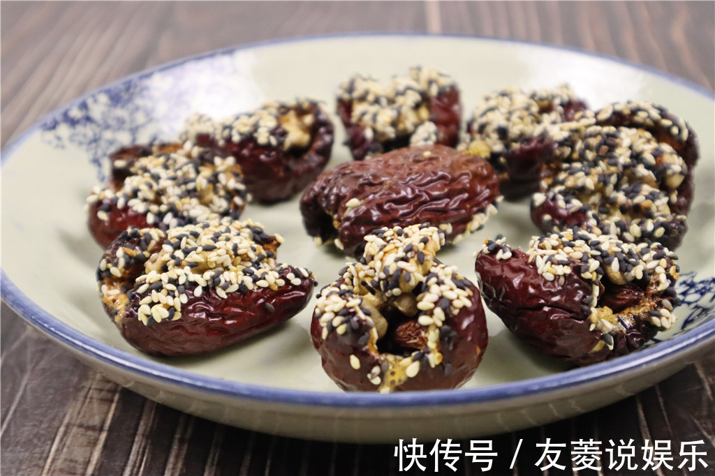 想吃枣夹核桃不用买，红枣核桃一拥抱，等10分钟，满屋子飘香