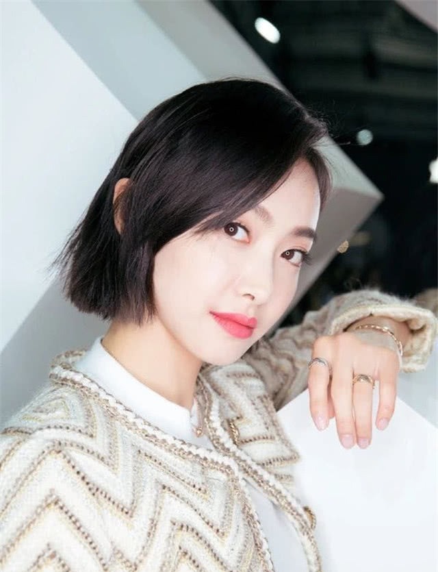 小姐姐 上了年纪的女人,尽量少弄这“4种”发型,显老不说还拉低气质!