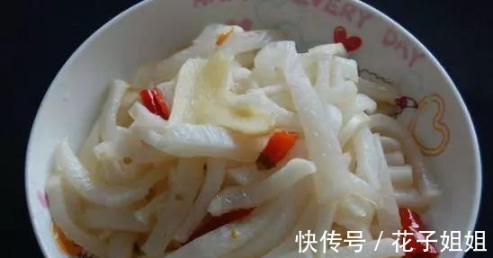 腌制|老妈腌制酸萝卜的秘方，不加一滴水，只需这样做，萝卜又香又脆！