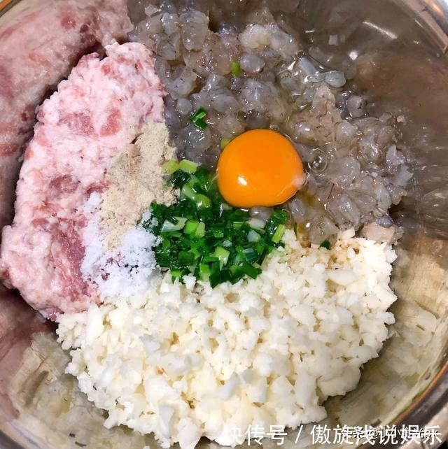 鲜虾|潮汕人超爱的鲜虾做法,色泽诱人,入口酥香,做法和配料还简单