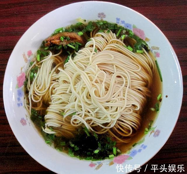 面条|南浔双交面,浇头按季节更换,游客专门排队来吃