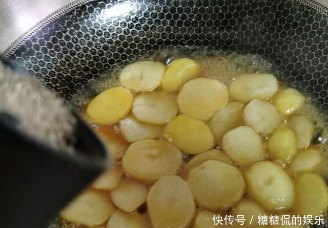  口感|烧土豆：做法简单的土豆吃法，软糯可口的口感让人着迷