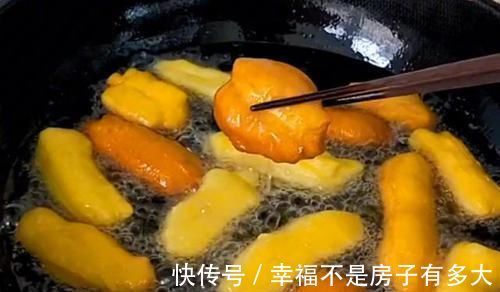 玉米面别烙饼啦,试试这样做,3元成本做1筐,小巧迷你,比肉还香