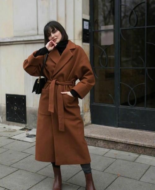 女人不管多少年纪，穿大衣时，最好别配这2双鞋子，另外3双更时髦