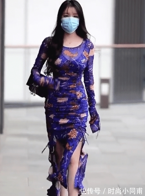 贵妇 贵妇的奇葩穿衣风，裙子的叉“撕开”到腰了，这下真凉快