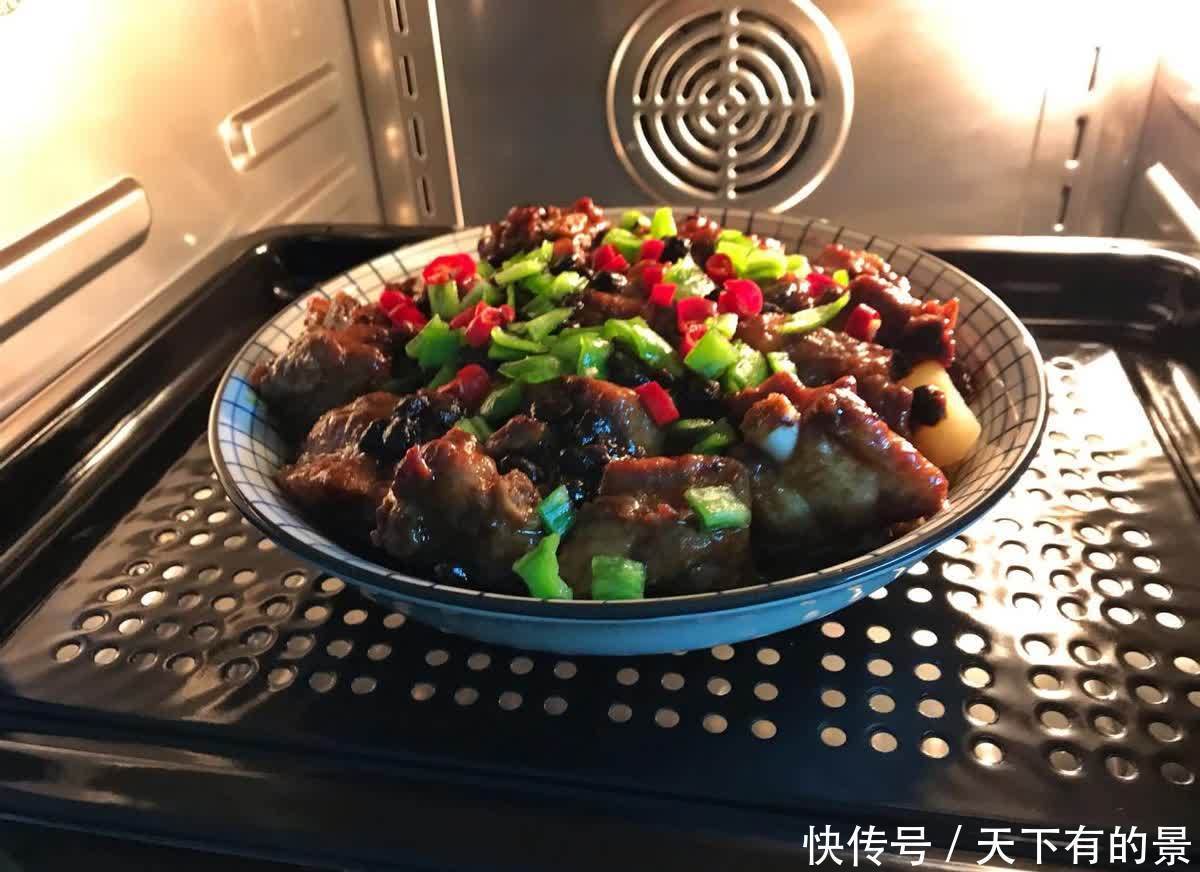 学会了排骨的这个做法，孩子总吵着要吃，不加水，蒸一蒸就上桌