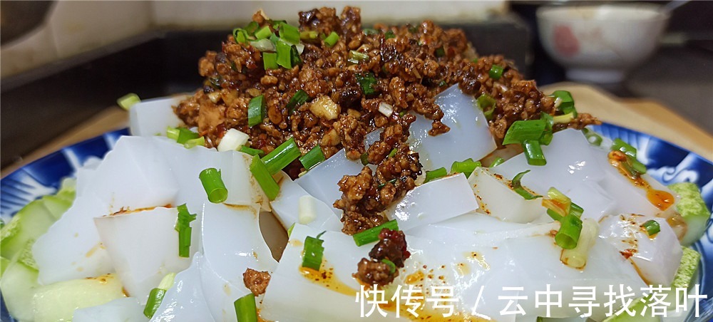 豆瓣酱|夏天没有胃口,教你制作“臊子凉粉”,成菜酸辣爽口,比吃肉过瘾!