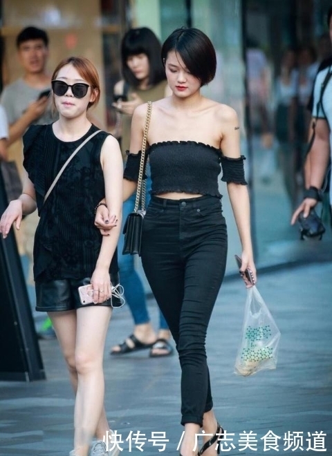 身材|街拍:小姐姐白色小背心配白色紧身裤,秀出玲珑身材,性感迷人