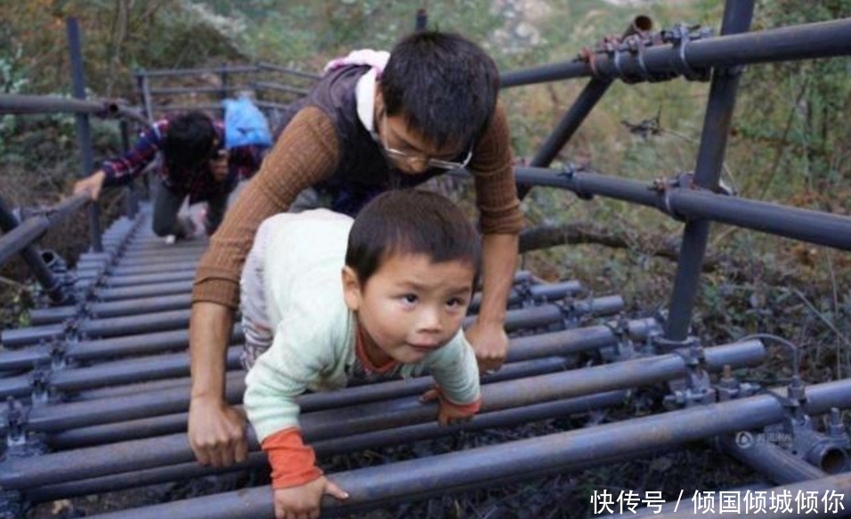 花了6亿打造的“悬崖村”,只是加了个铁梯子?网友:天价铁梯?