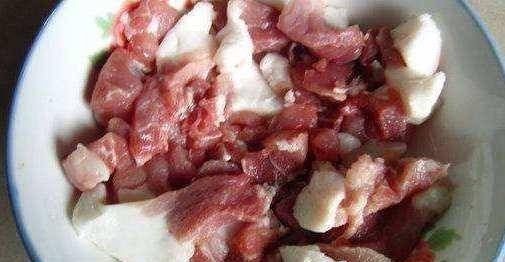 炒猪肉时,先放盐还是后放盐多数人都做错,难怪肉柴还不入味