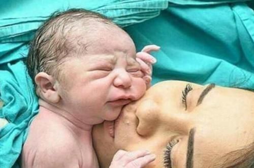 医生|刚出生的婴儿,若有这3种表现,说明他在'娘胎里'过得很滋润