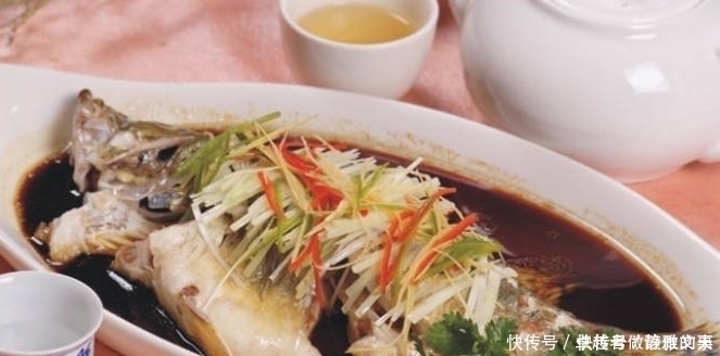 做蒸鱼，千万不能放这种调料，很多人都做错了，鱼肉又干又柴还腥