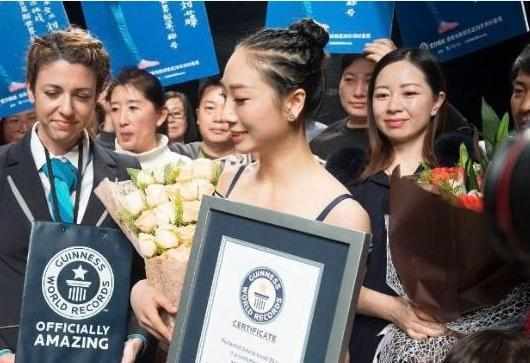 柔术|中国第一柔术美女，轻松将身体摆成“M”姿势，甚至惊艳全世界