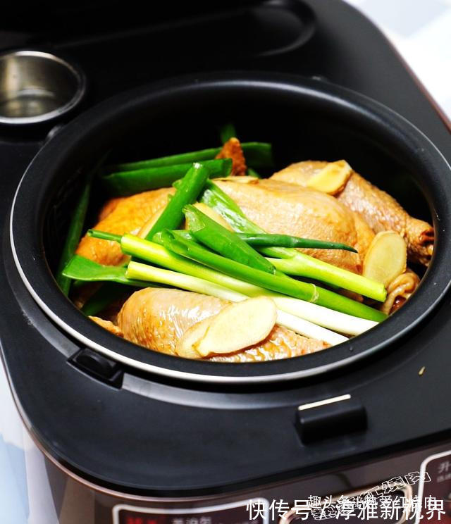 三黄鸡|嘴馋想吃肉了，买只鸡丢进电饭煲，没想到色泽诱人香味扑鼻真好吃