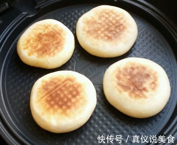 一碗面粉,3个蛋白,不放一滴水,做家人爱吃的鸡蛋饼,香甜美味